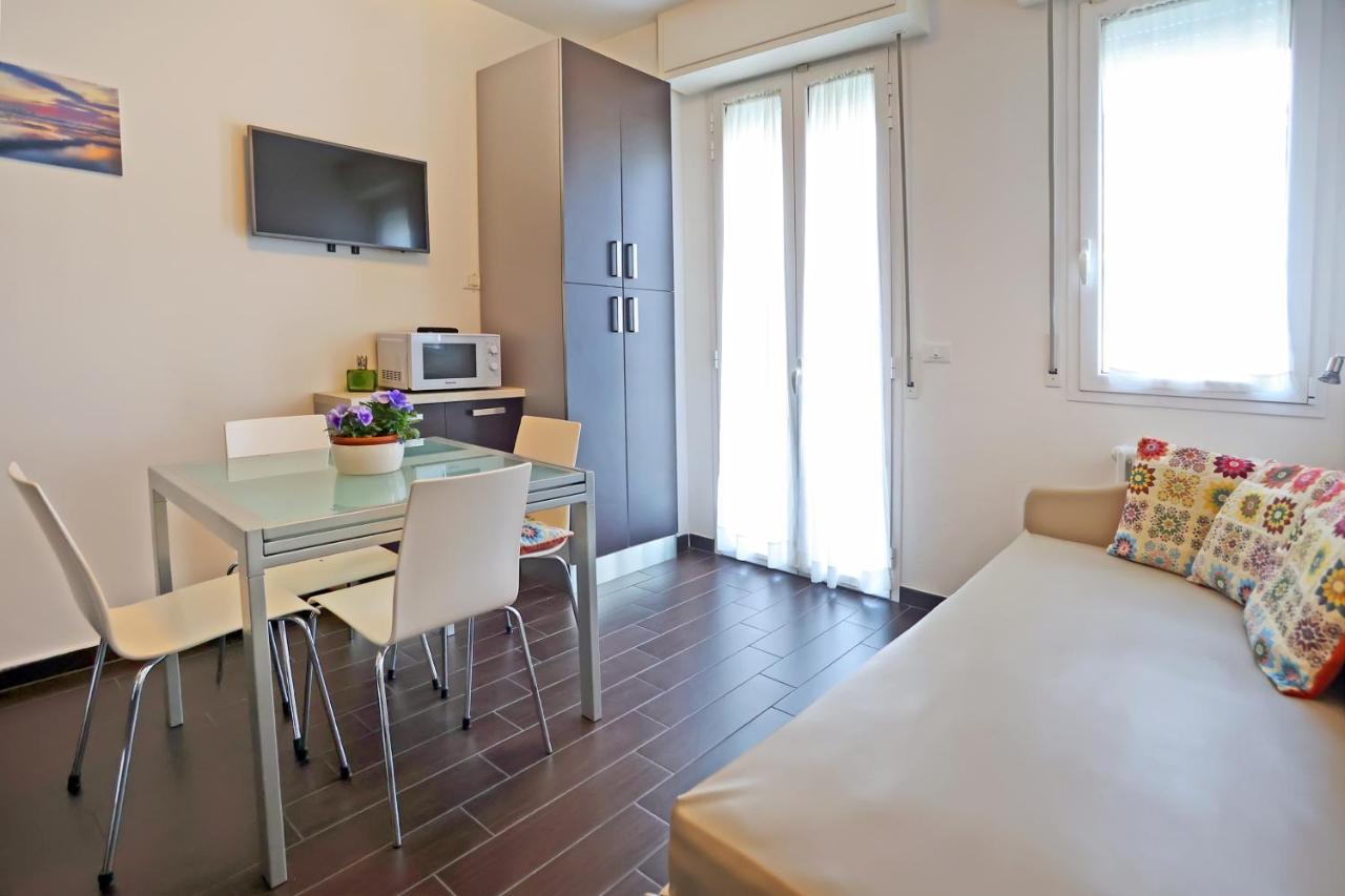 Casa Vacanze Aurora Centro Rimini Exterior photo